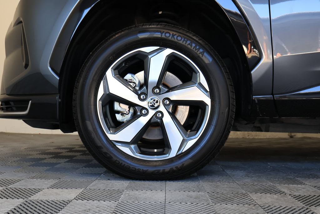 Used 2021 Toyota RAV4 SE w/ Weather & Moonroof Package AWD/4WD image 9