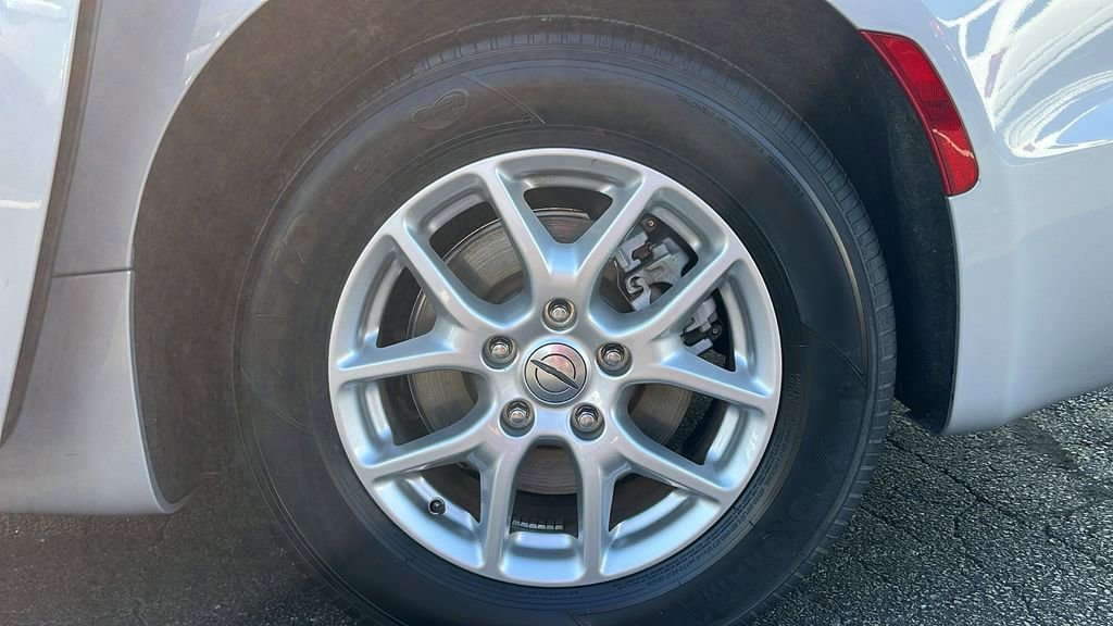 Used 2024 Chrysler Pacifica Touring-L image 38