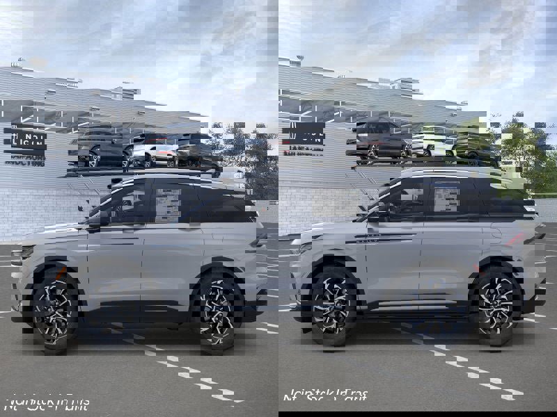 New 2026 Lincoln Nautilus Premier image 3