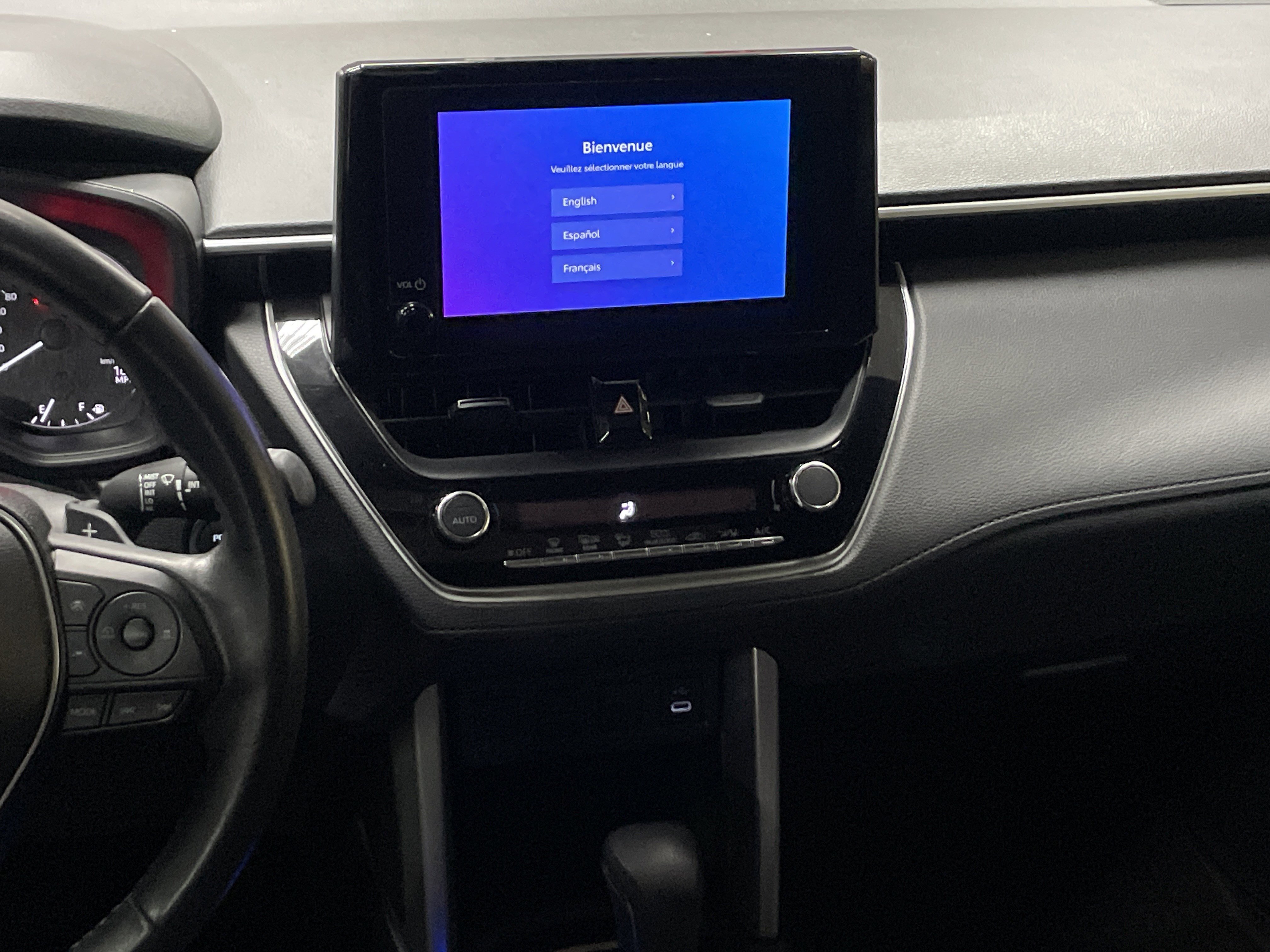 Used 2023 Toyota Corolla Cross AWD Hybrid w/ Moonroof Package image 31