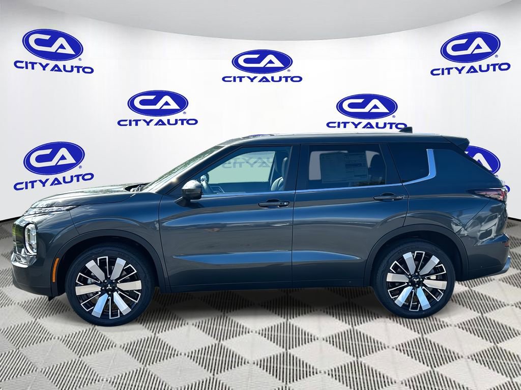 Used 2025 Mitsubishi Outlander SE image 6