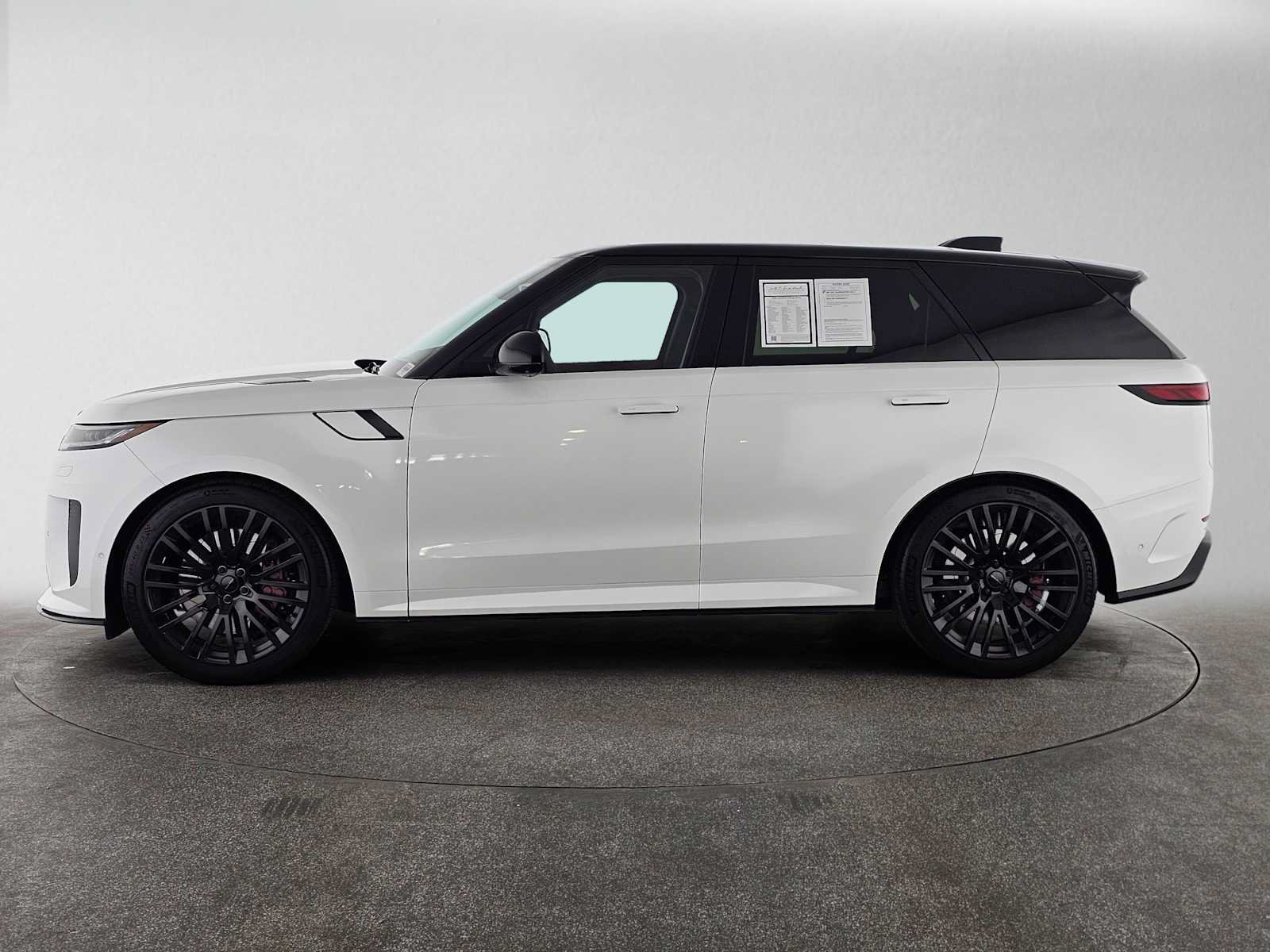 Used 2026 Land Rover Range Rover Sport SV AWD/4WD image 2