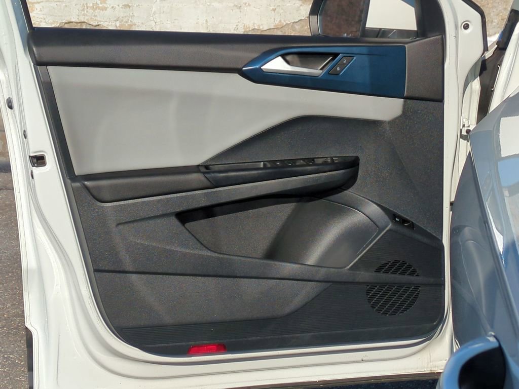 Used 2023 Volkswagen Taos SE image 31