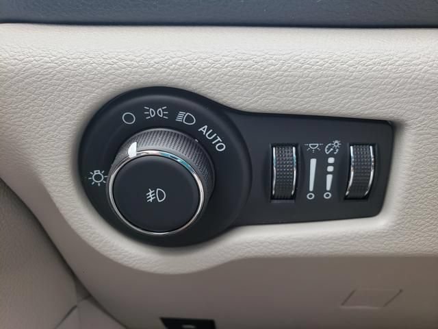 Used 2024 Chrysler Pacifica Limited FWD image 31