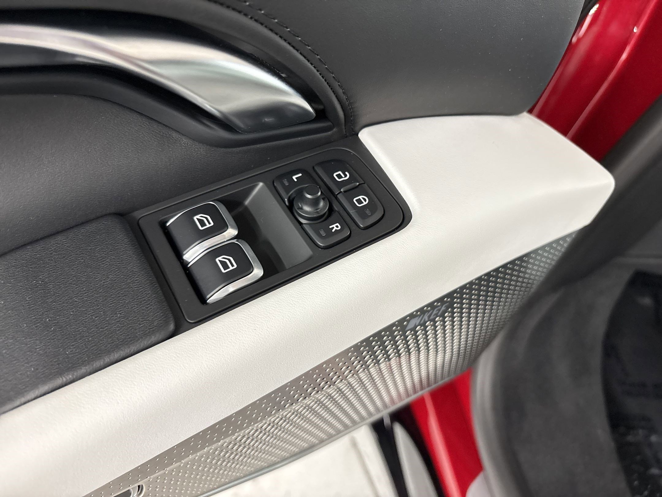 Used 2025 Lotus Emira RWD image 13