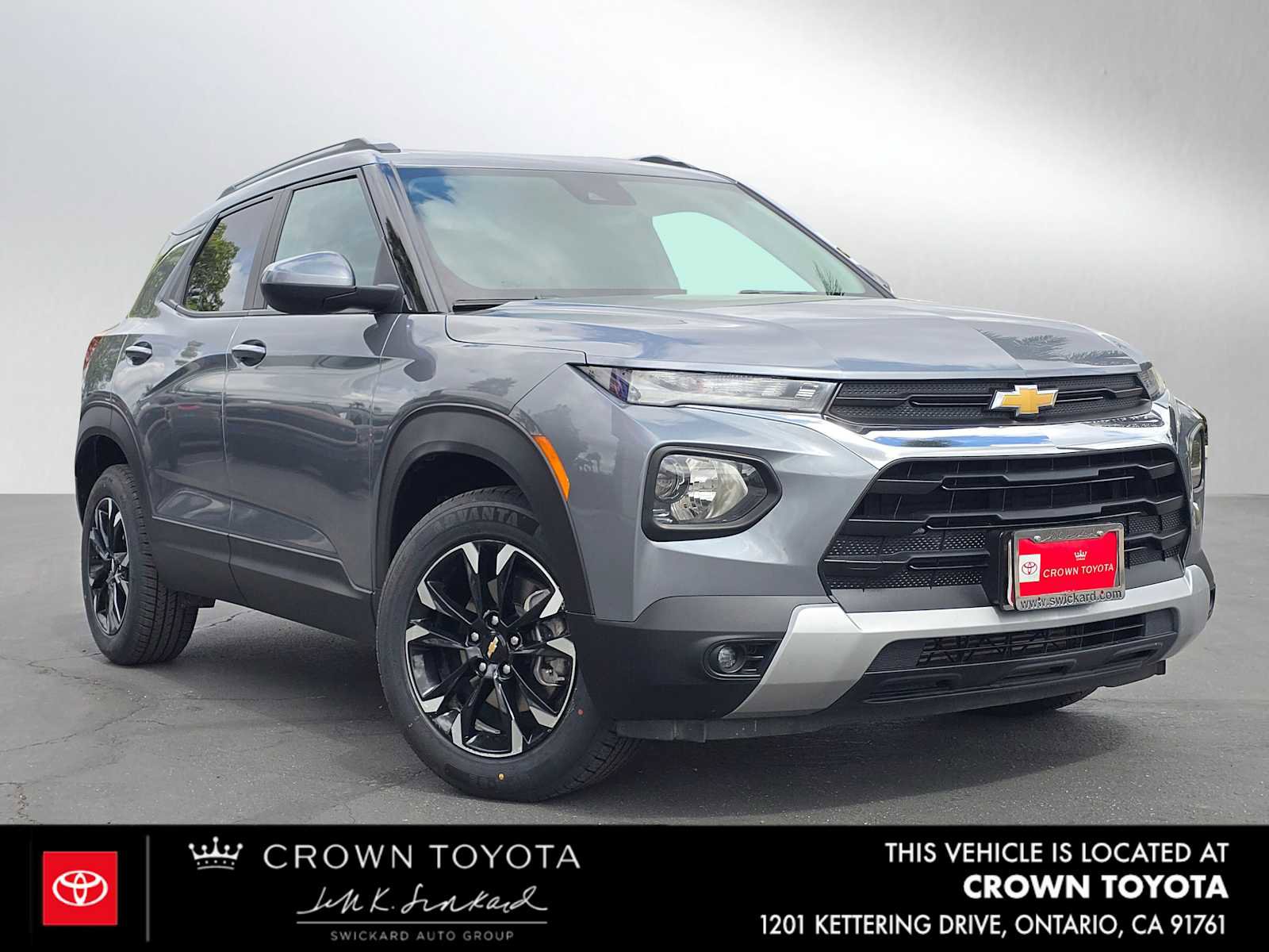 Used 2022 Chevrolet TrailBlazer LT w/ LPO, Blackout Package FWD image 1