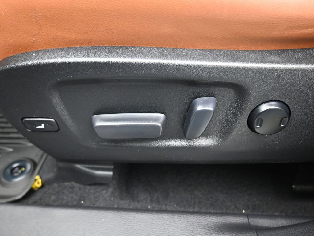 Used 2017 Toyota Highlander Limited w/ Protection Package #3 image 13