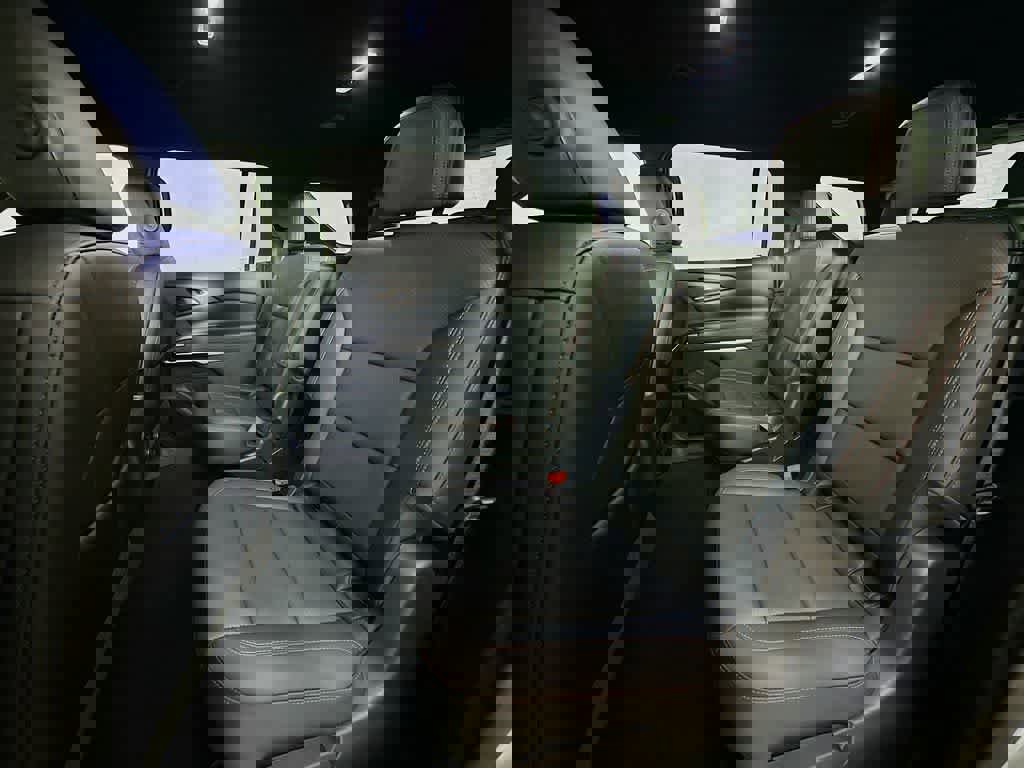 Used 2025 Chevrolet Traverse Z71 image 14