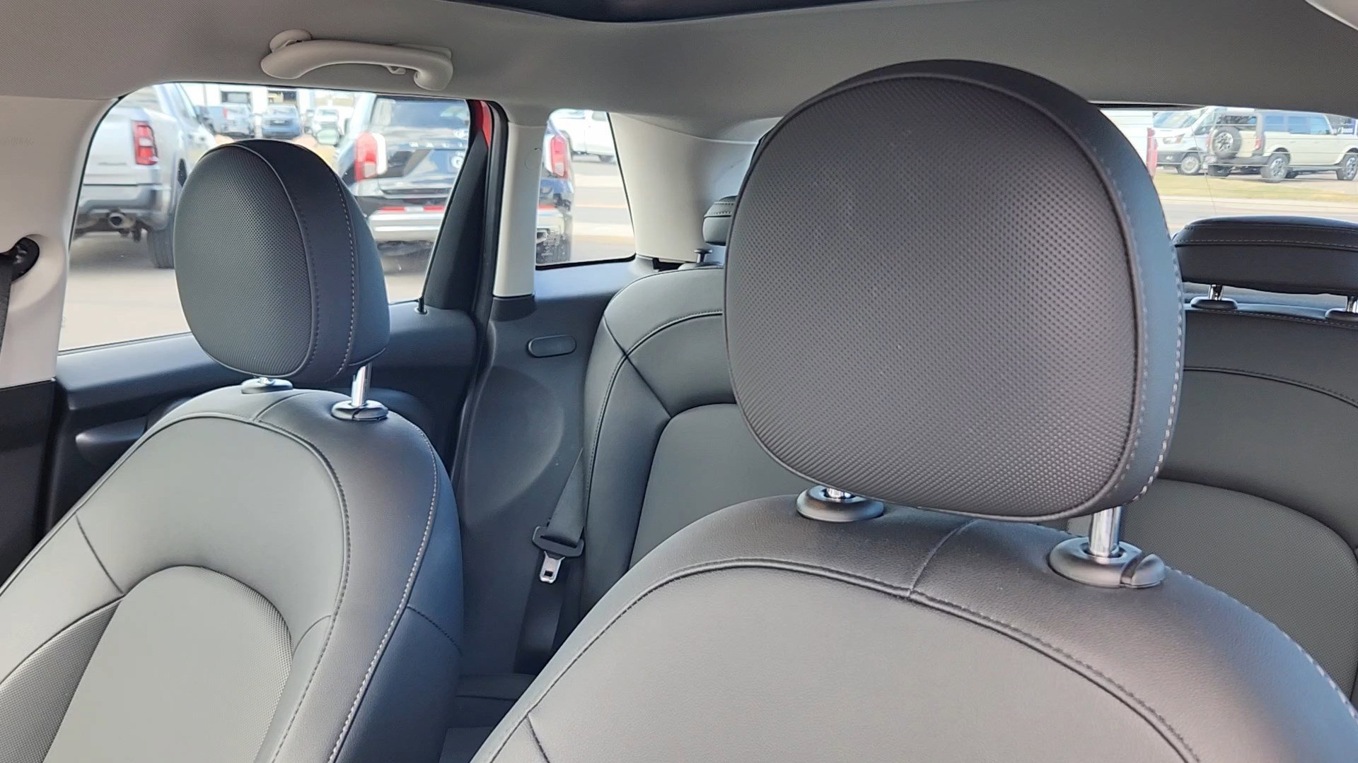 Used 2024 MINI Cooper 4-Door Hardtop image 10