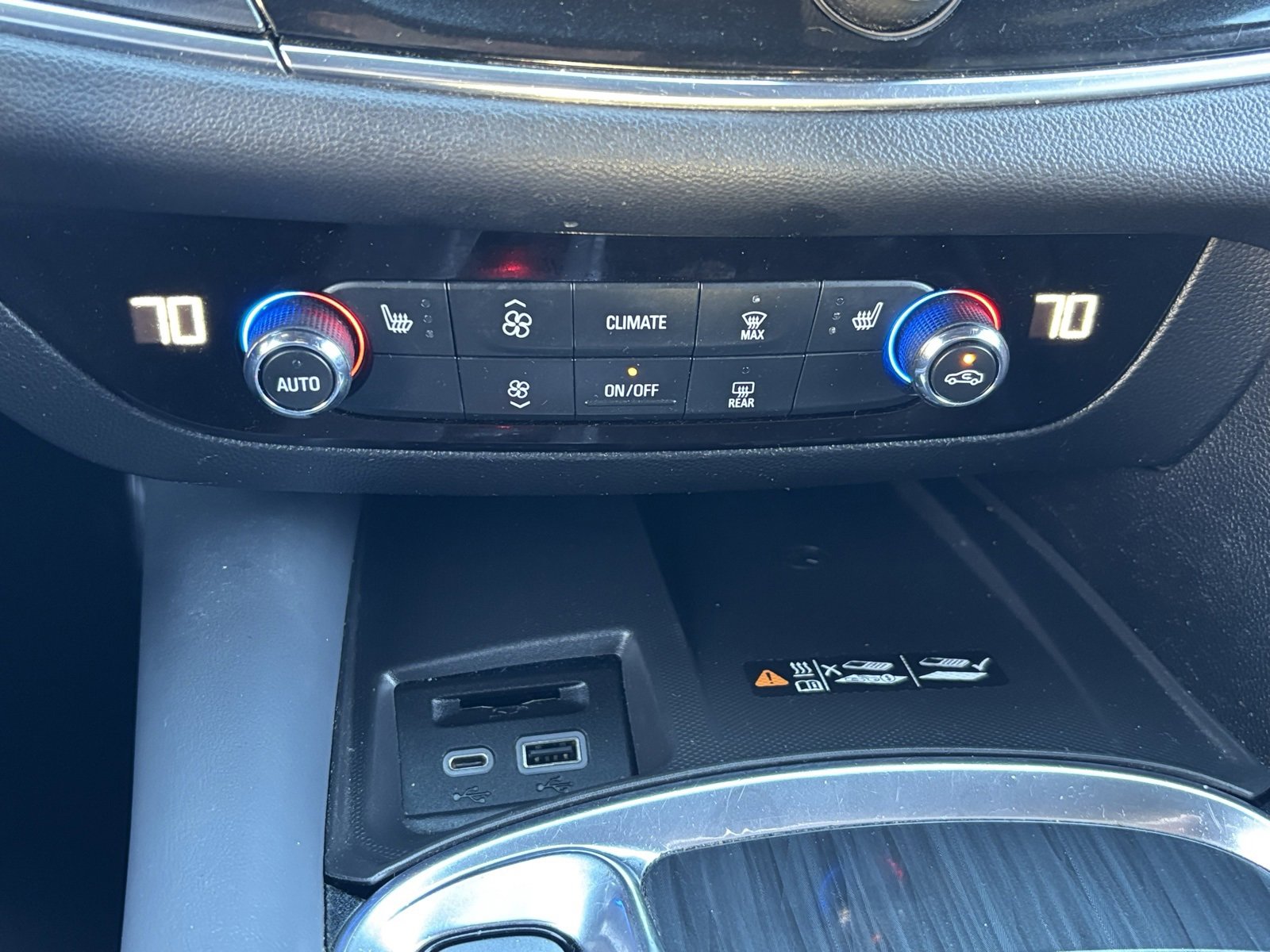 Used 2023 Buick Enclave Essence image 21