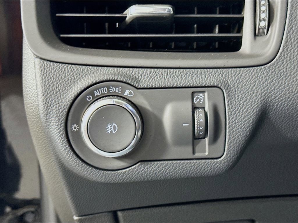 Used 2019 Buick Envision Essence image 10