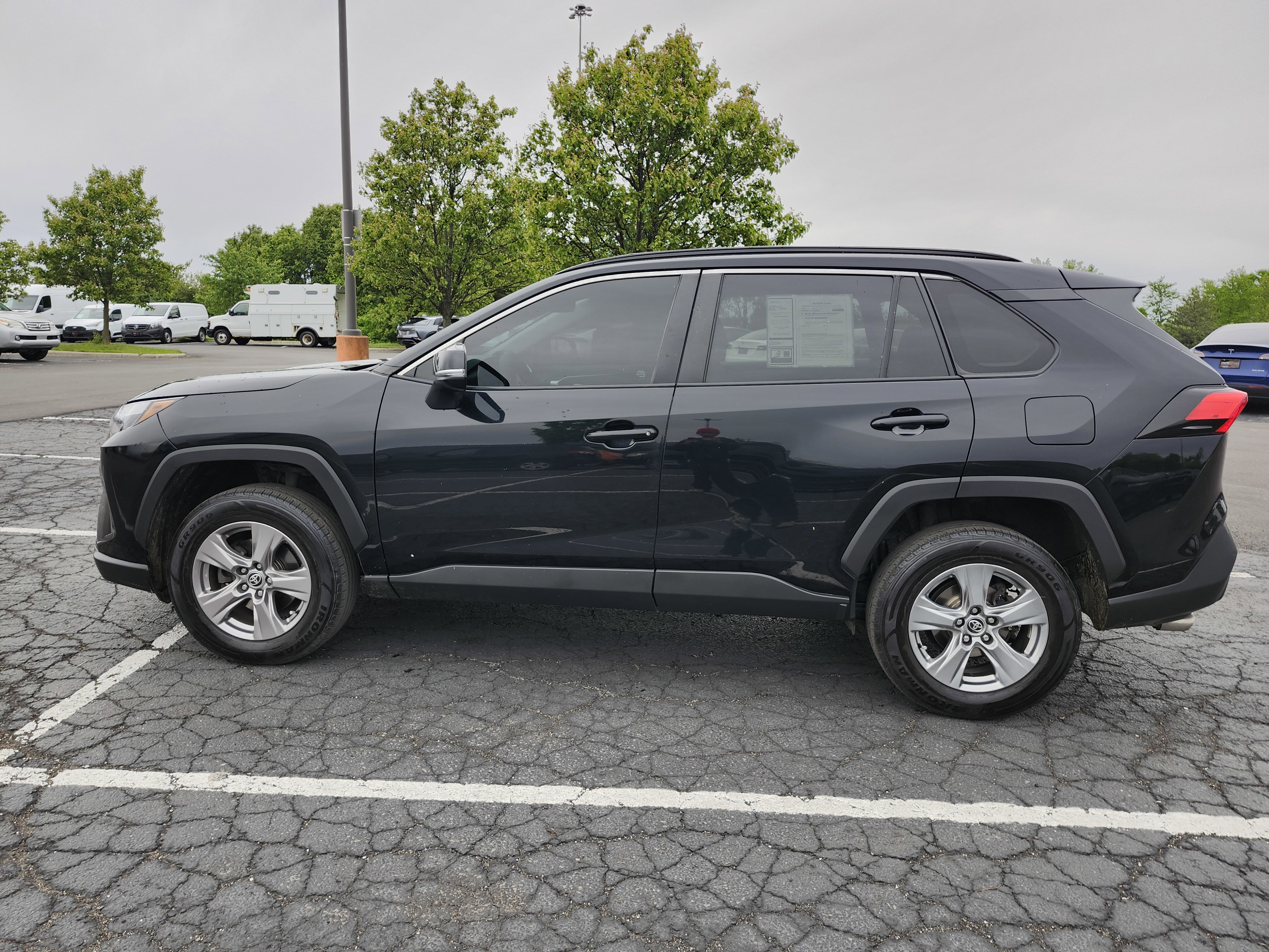Used 2022 Toyota RAV4 XLE AWD/4WD image 12
