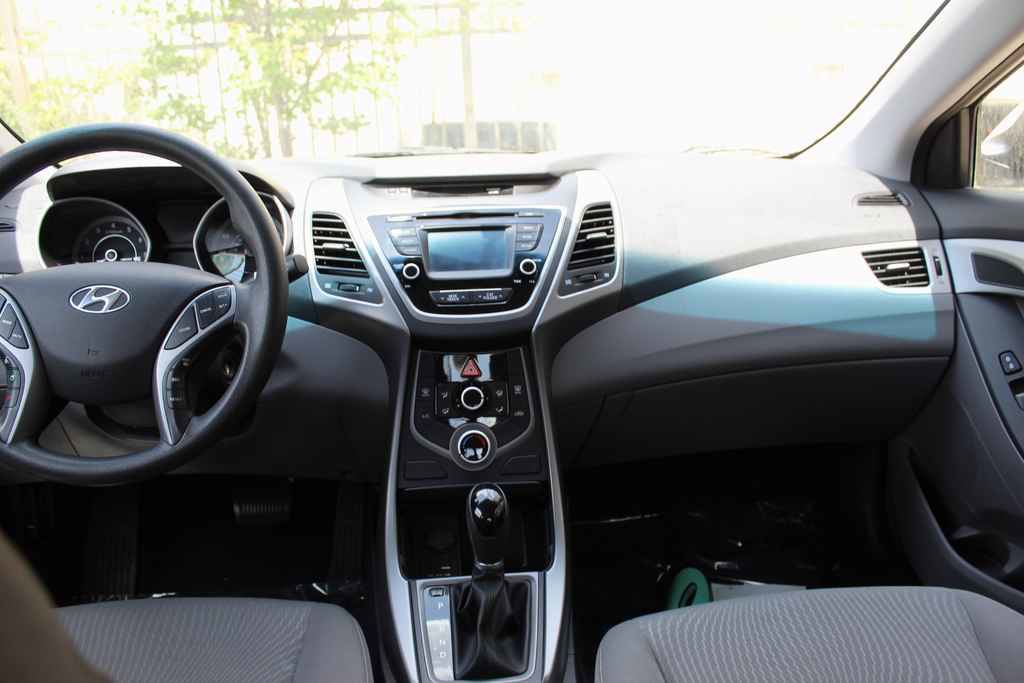 Used 2015 Hyundai Elantra SE w/ Option Group 02 FWD image 26