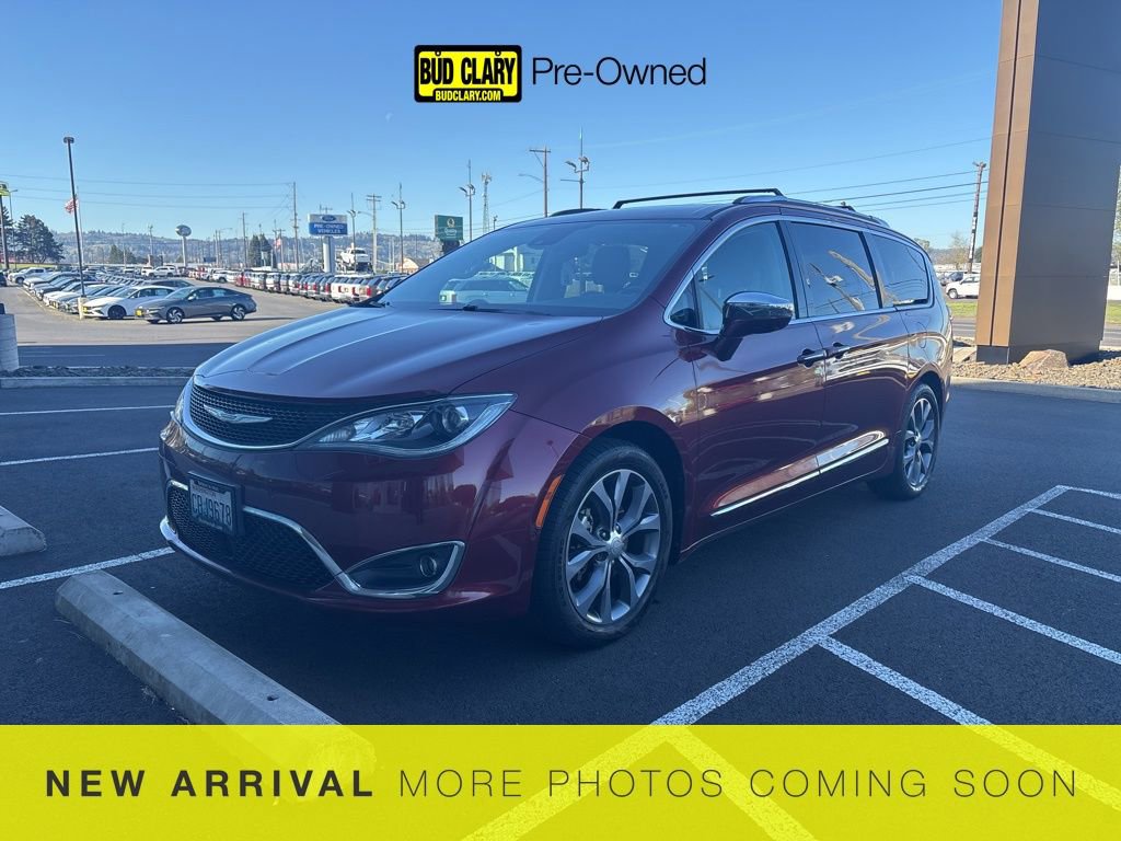 Used 2017 Chrysler Pacifica Limited w/ Advanced Safetytec Group FWD image 1