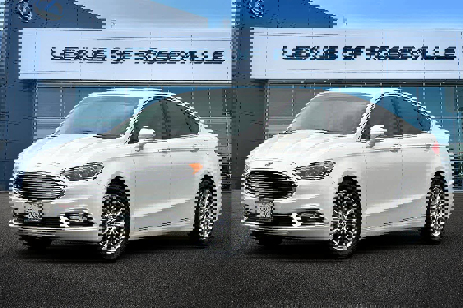 Used 2017 Ford Fusion SE image 1