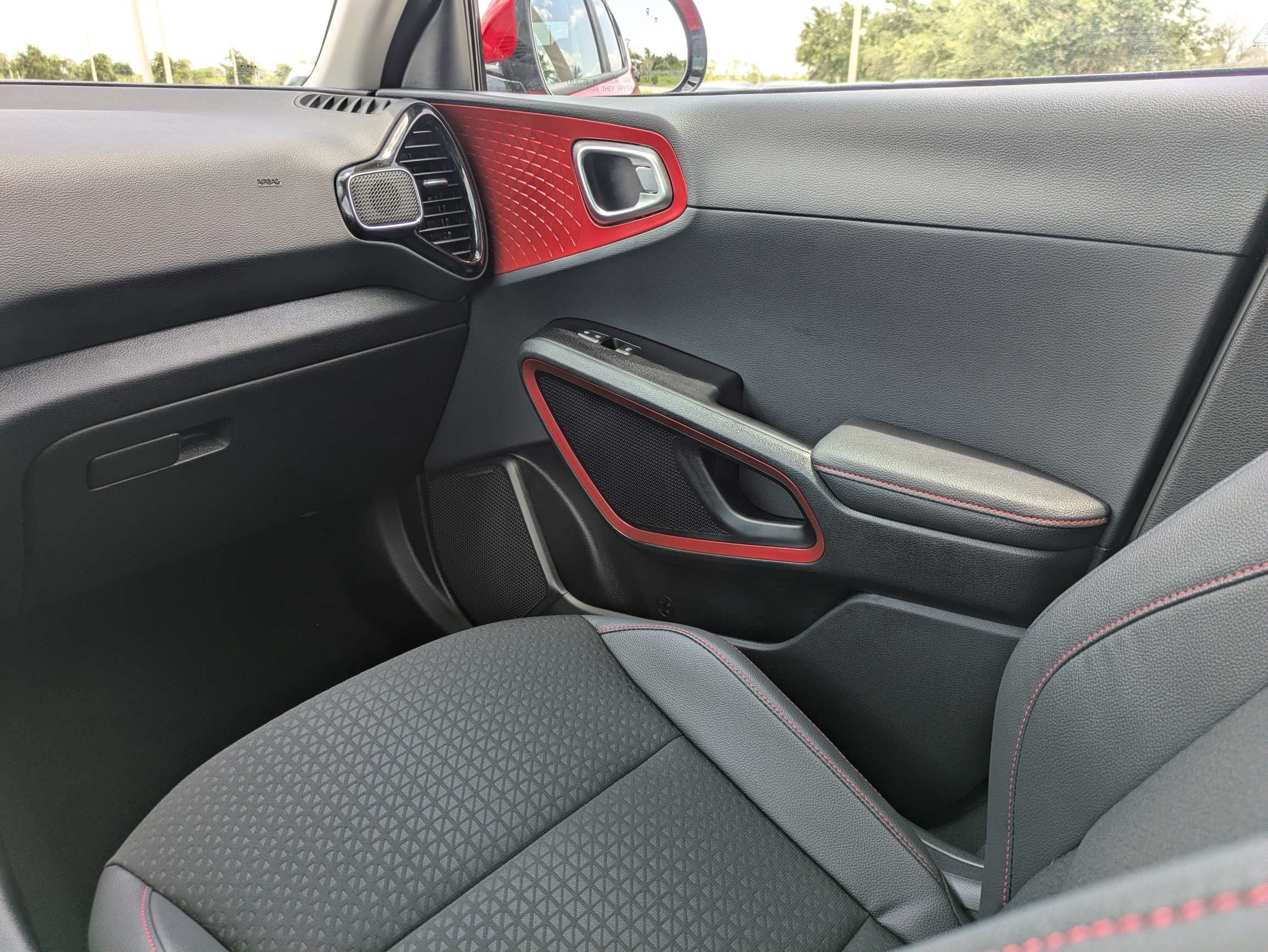 Certified 2025 Kia Soul GT-Line w/ GT-Line Technology Package FWD image 18