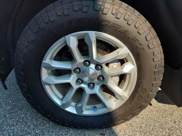 Used 2024 Chevrolet Silverado 1500 LT AWD/4WD image 9