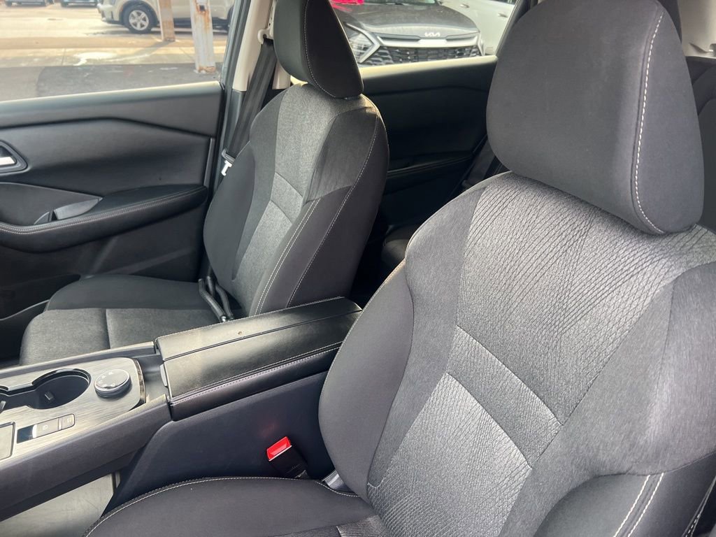 Used 2024 Nissan Rogue SV image 5