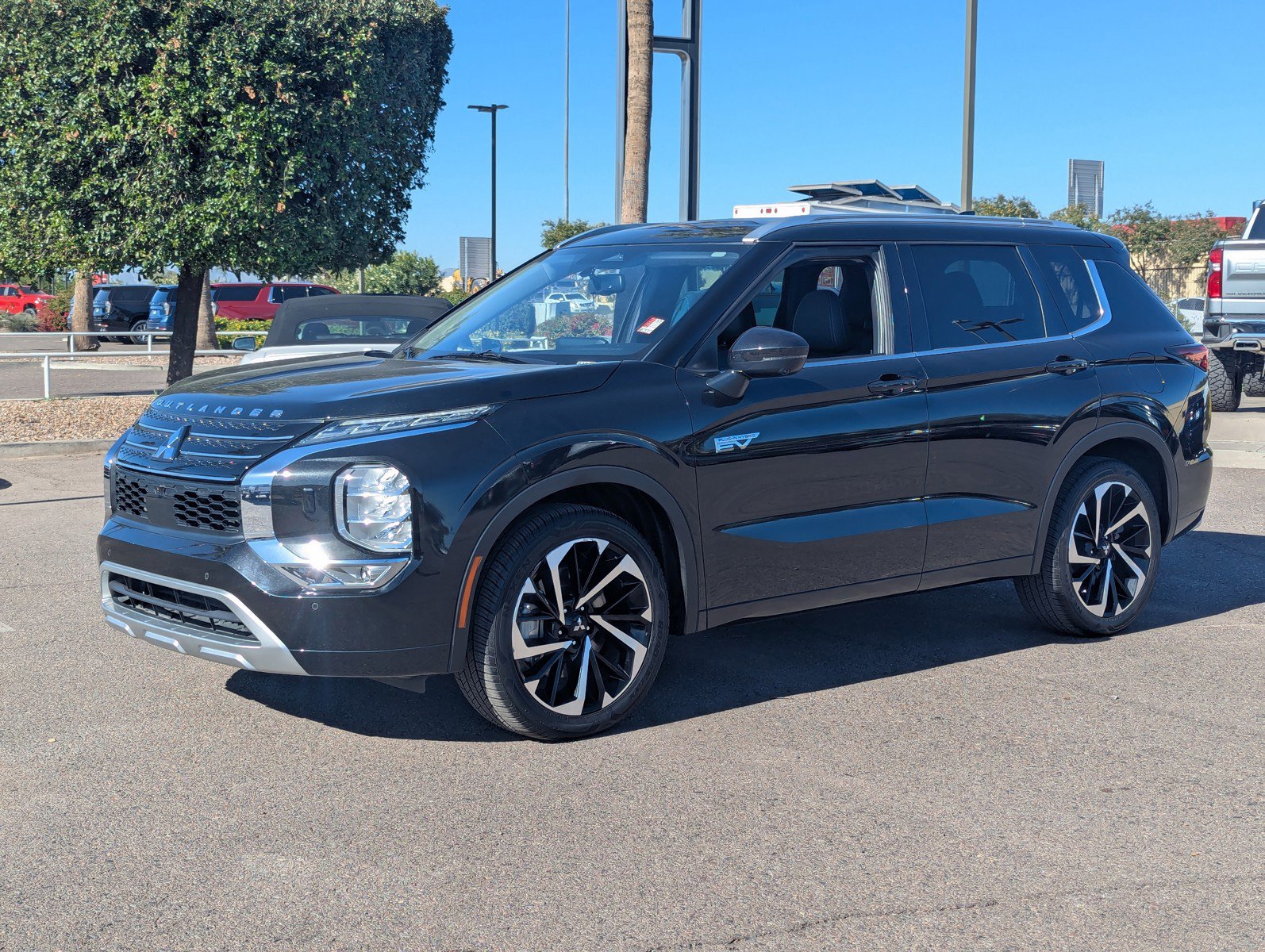 Used 2023 Mitsubishi Outlander SEL image 2