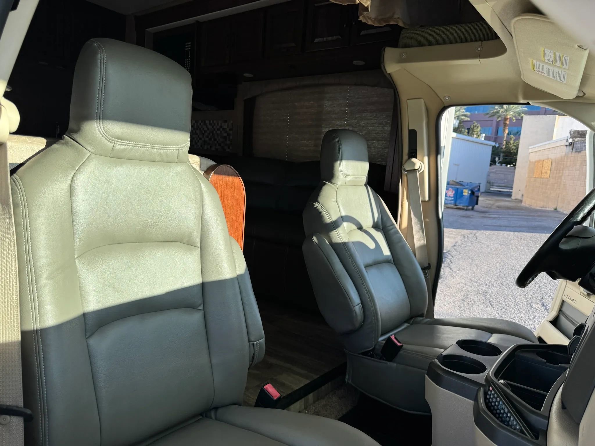 Used 2015 Ford E-450 and Econoline 450 Super Duty w/ Motorhome Prep Package image 28