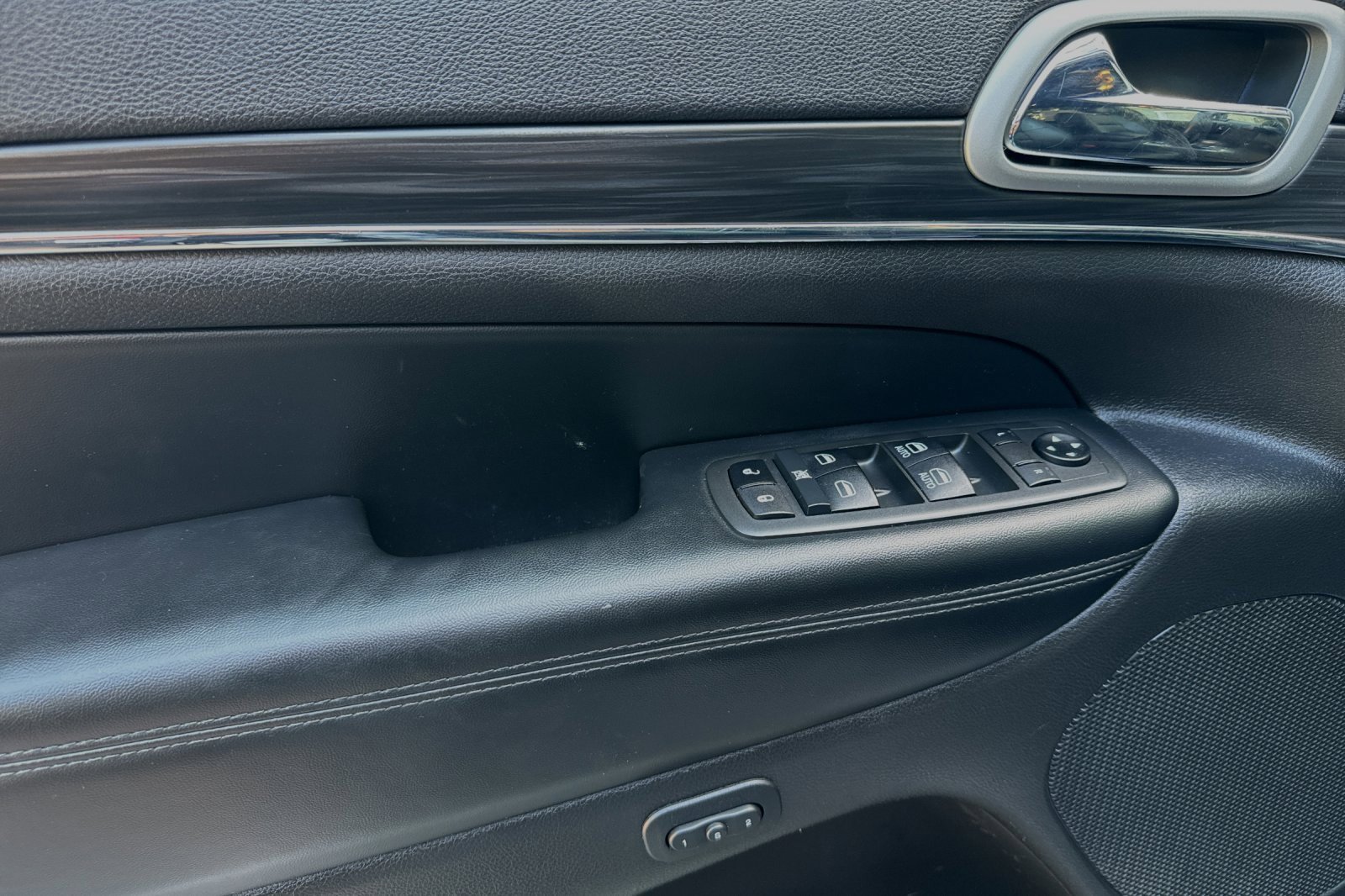 Certified 2021 Jeep Grand Cherokee Limited w/ Luxury Group II image 11