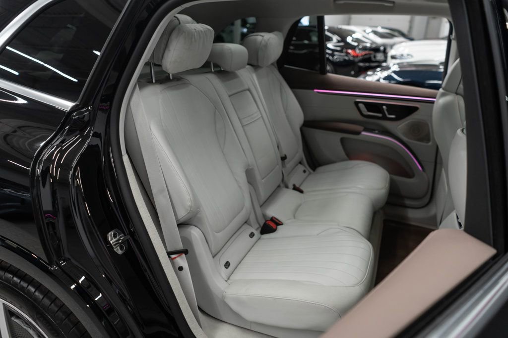 Used 2023 Mercedes-Benz EQS 580 4MATIC SUV image 12