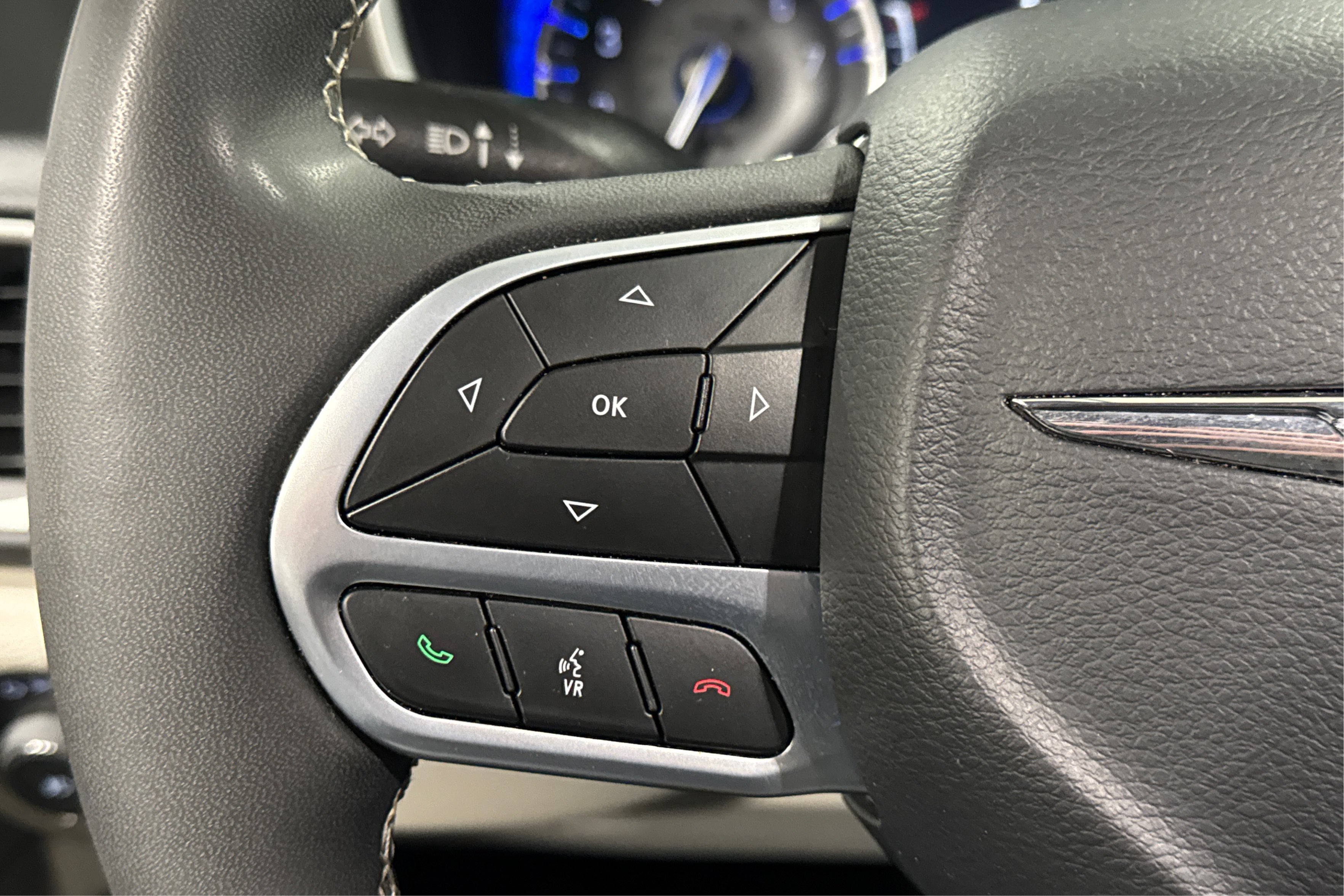 Used 2024 Chrysler Pacifica Touring-L FWD image 26