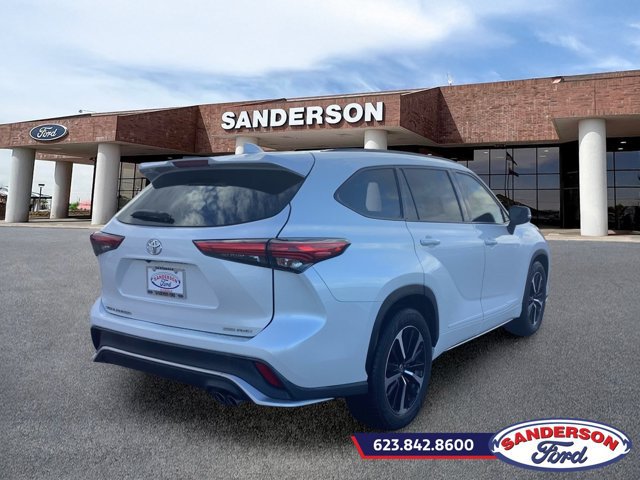 Used 2022 Toyota Highlander XSE AWD/4WD image 3