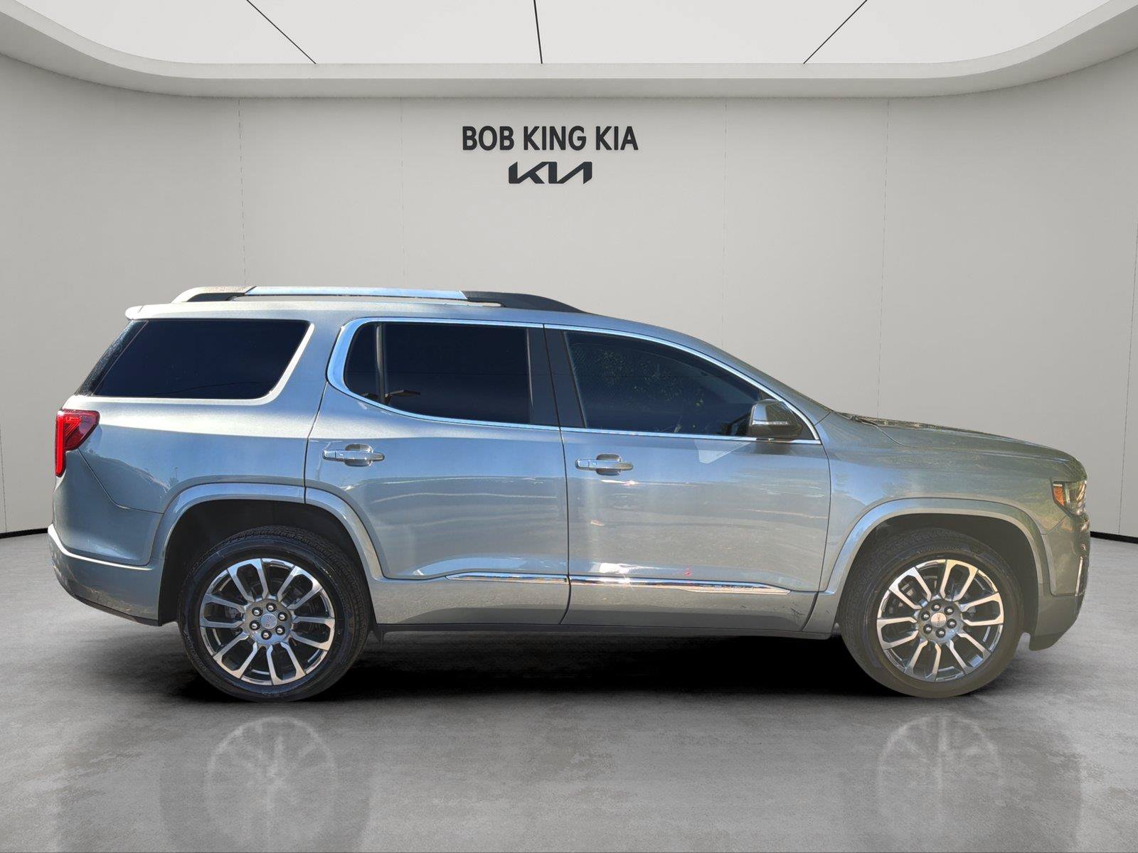 Used 2023 GMC Acadia Denali w/ Trailering Package AWD/4WD image 6