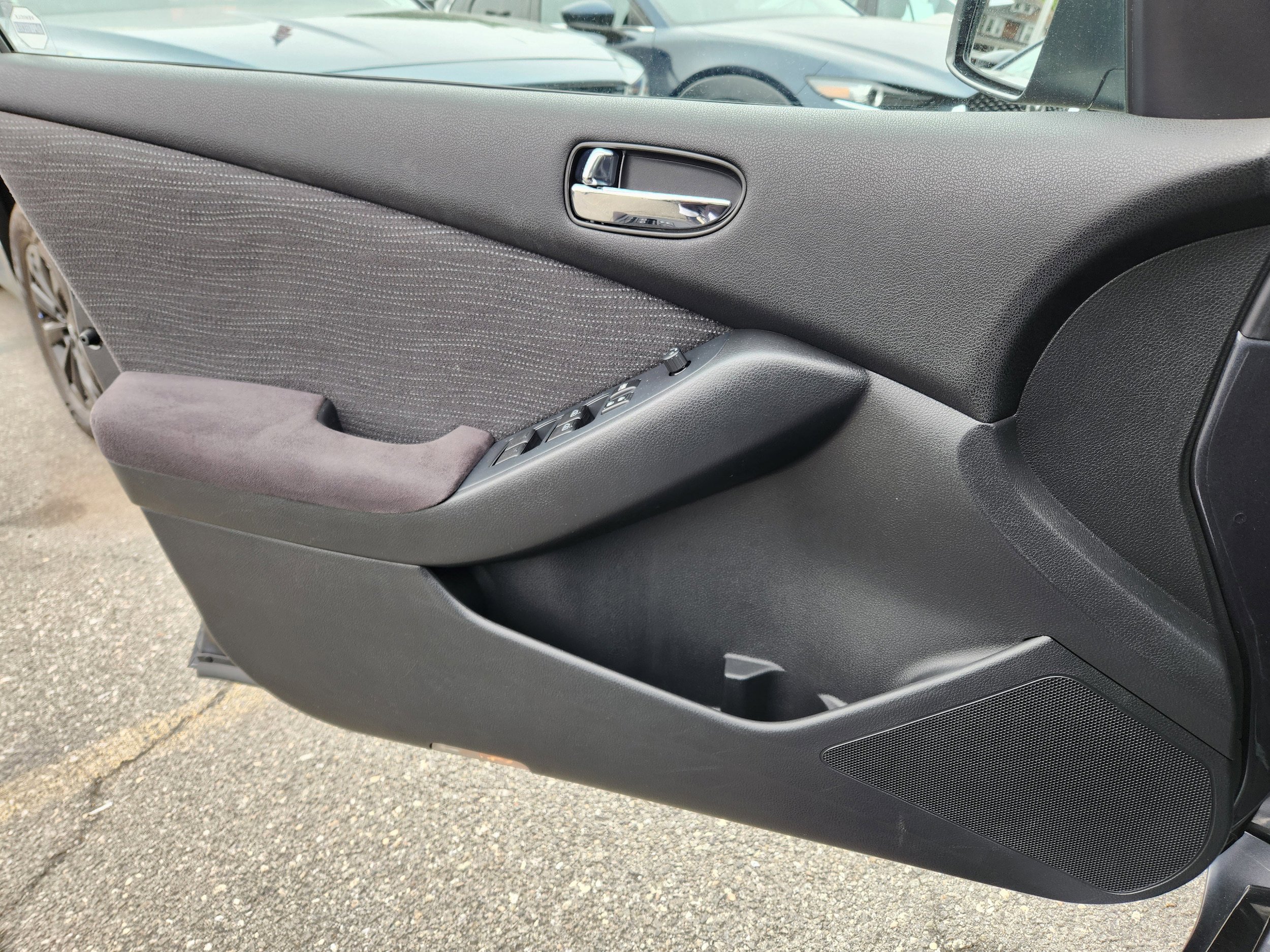 Used 2011 Nissan Altima 2.5 S w/ Convenience Pkg FWD image 21