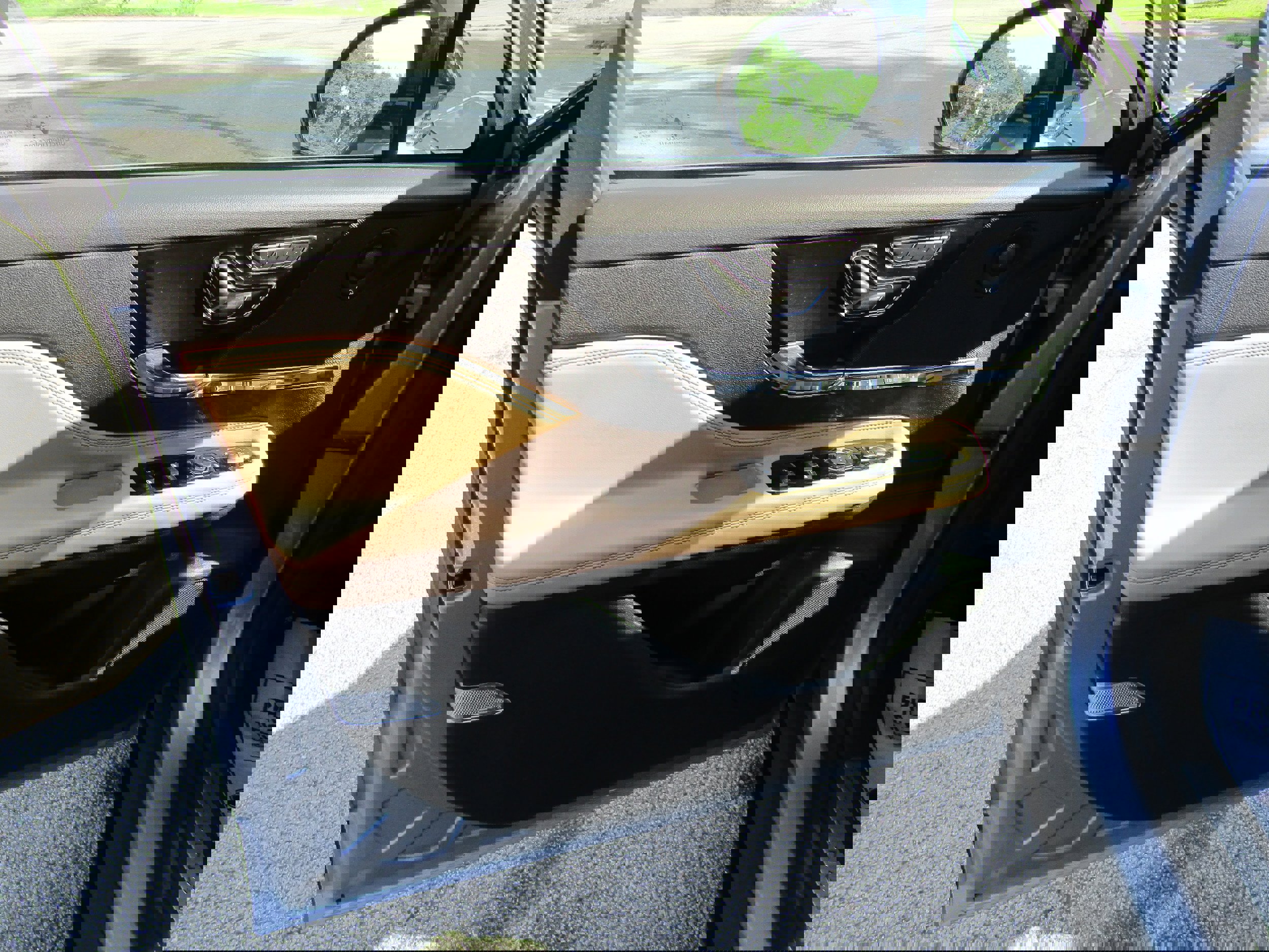 Used 2022 Lincoln Corsair Reserve w/ Equipment Group 201A image 11