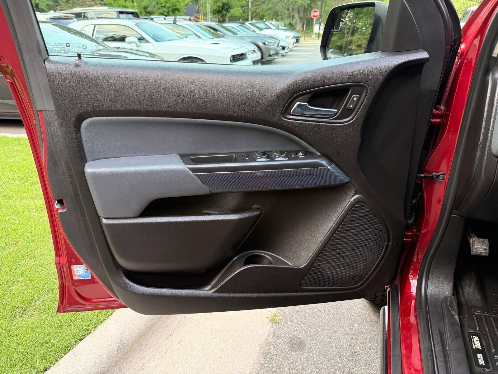 Used 2018 Chevrolet Colorado Z71 AWD/4WD image 16