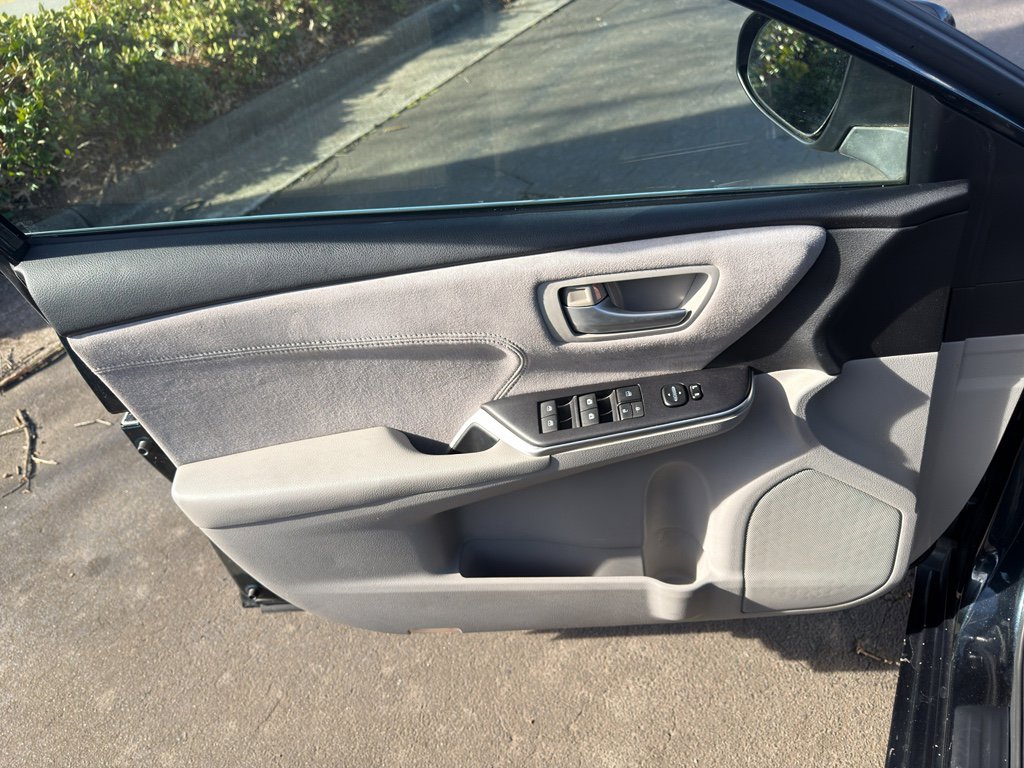 Used 2015 Toyota Camry XSE image 17