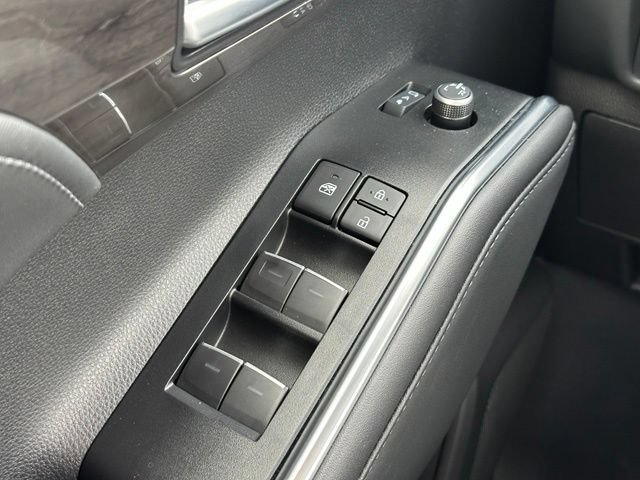 Used 2025 Toyota Highlander Platinum AWD/4WD image 23
