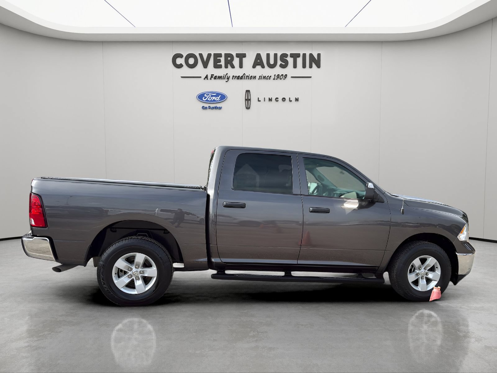 Used 2023 RAM 1500 Classic SLT AWD/4WD image 6