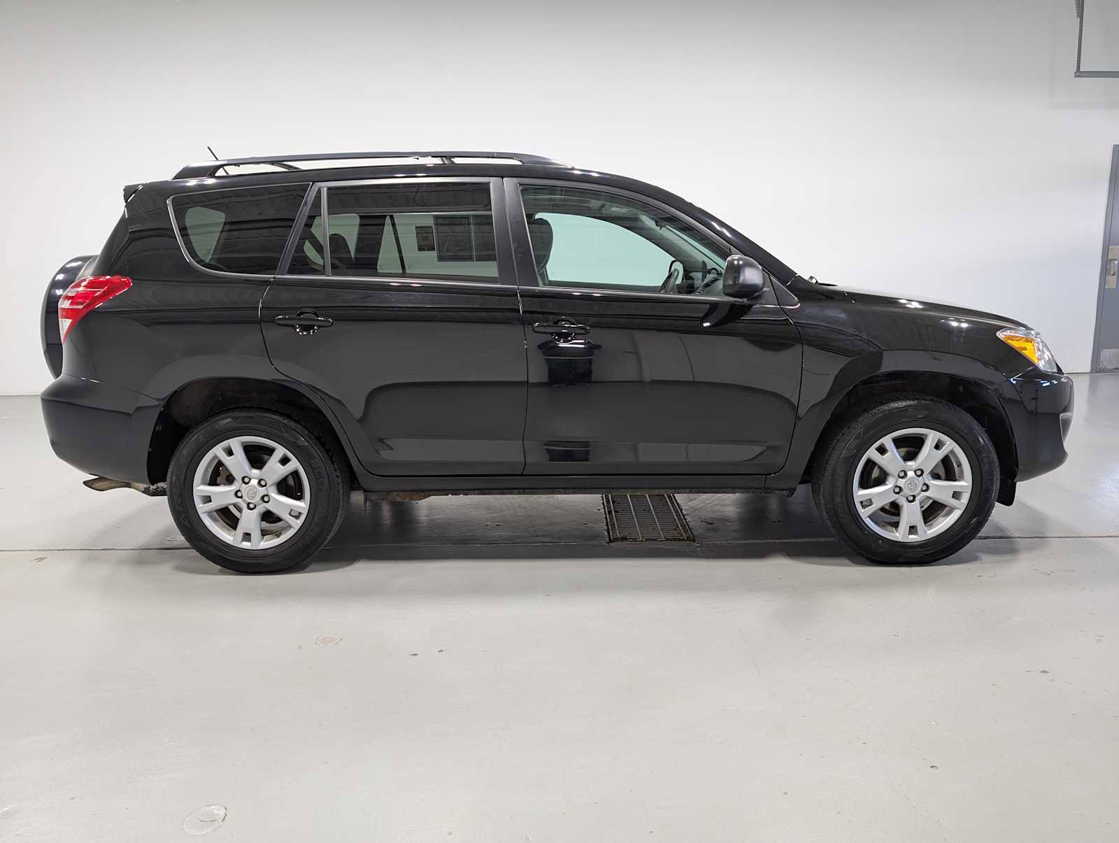Used 2012 Toyota RAV4 4WD w/ Upgrade Value Pkg image 7