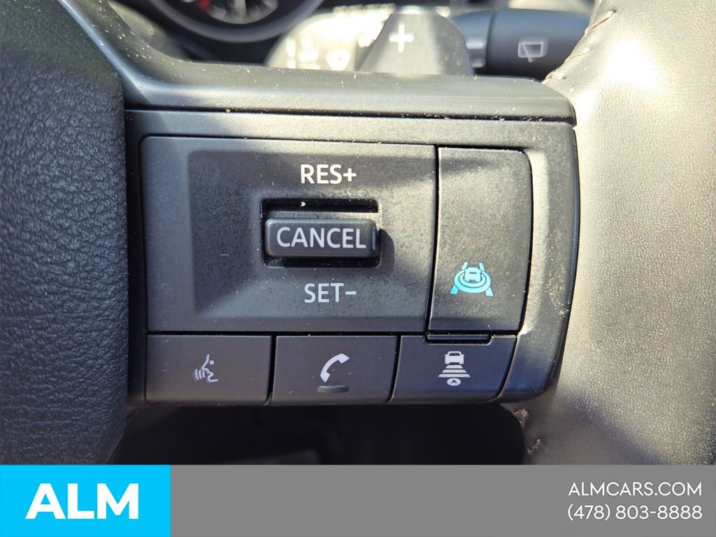 Used 2025 Nissan Rogue SV image 25