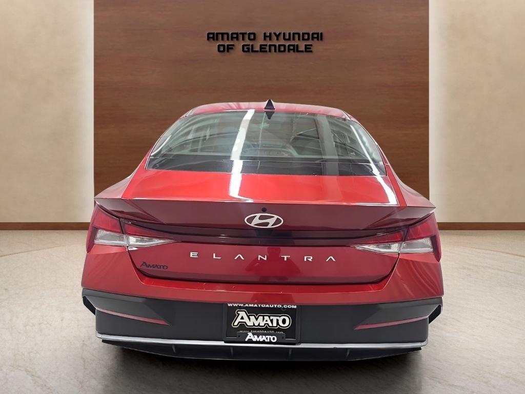 Used 2024 Hyundai Elantra SEL FWD image 5