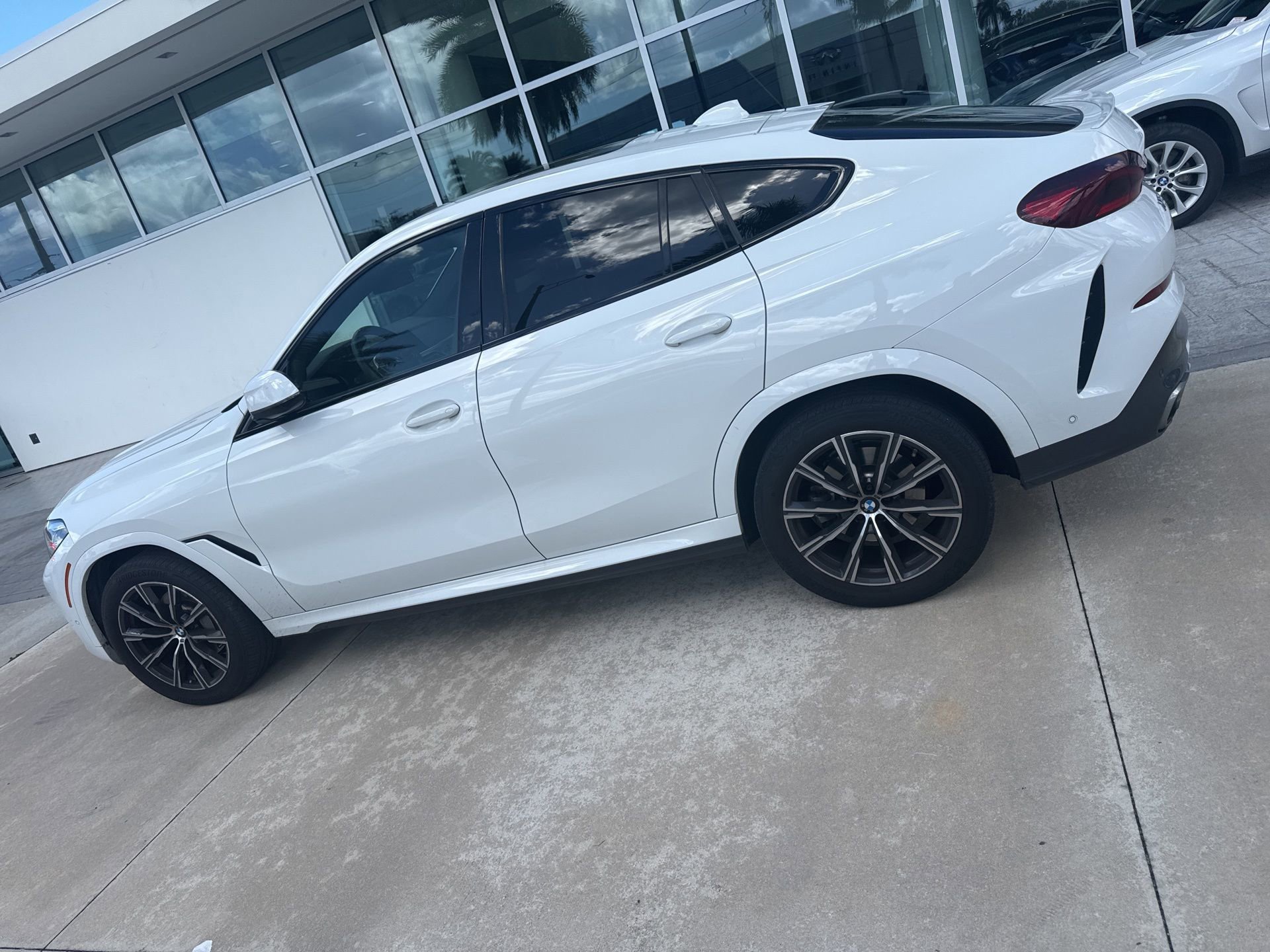 Used 2021 BMW X6 sDrive40i w/ M Sport Package image 15