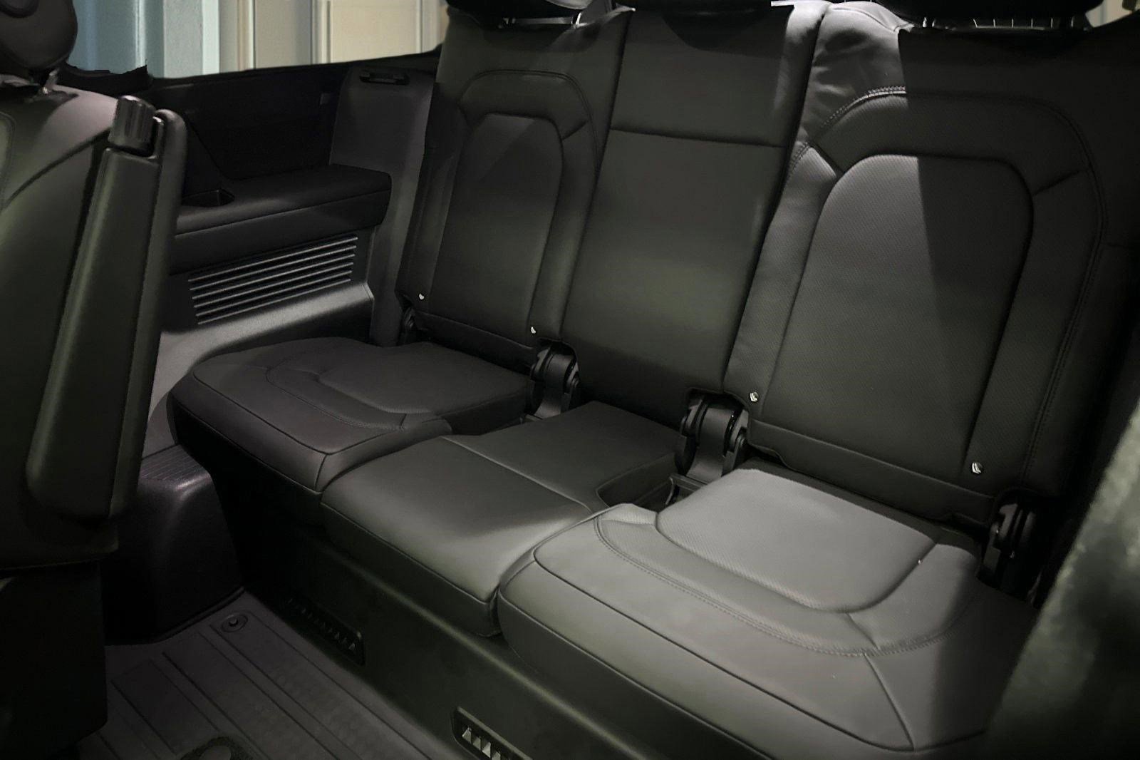 New 2025 Land Rover Defender 130 X-Dynamic SE image 29