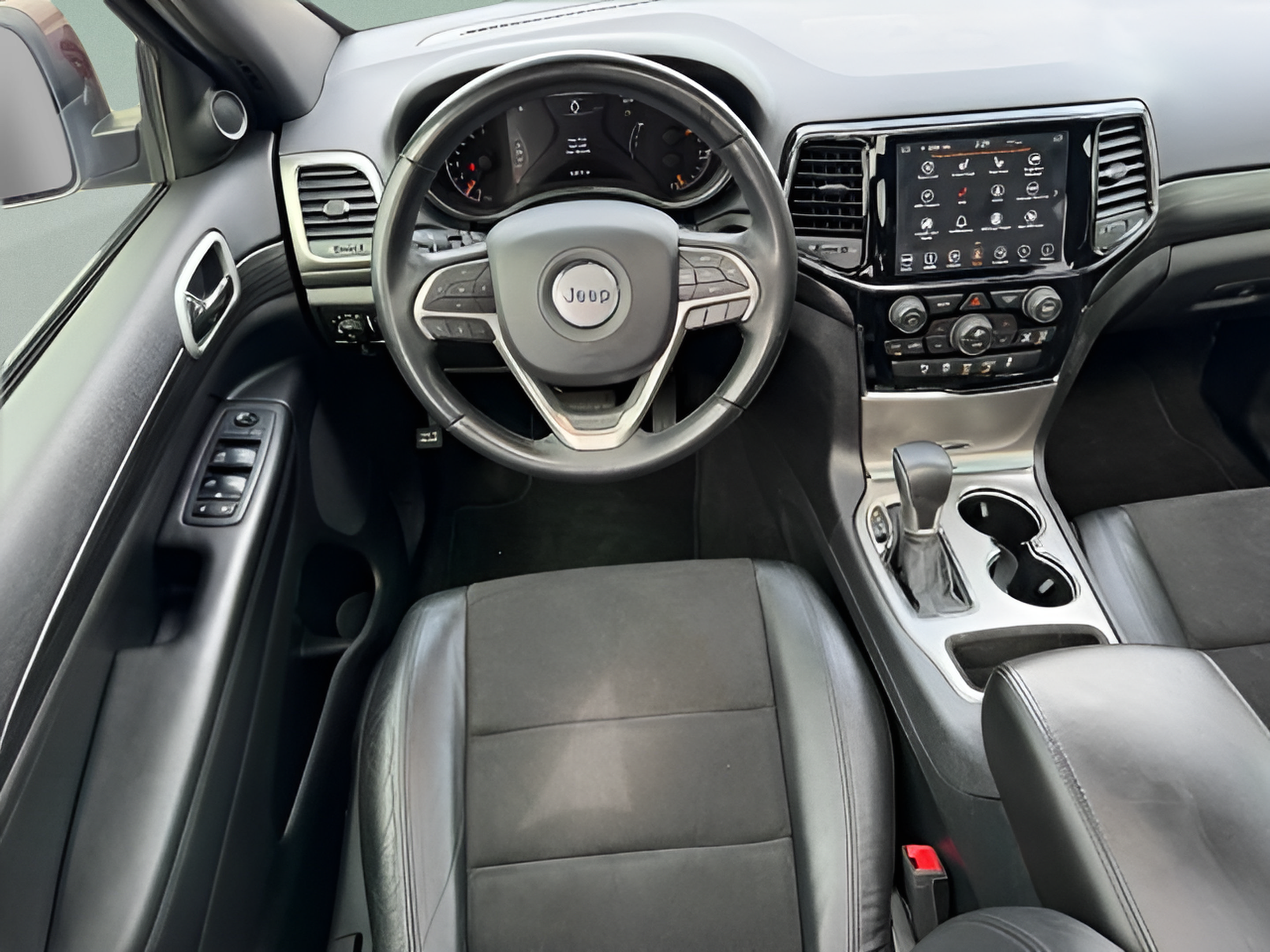 Used 2019 Jeep Grand Cherokee Altitude AWD/4WD image 11