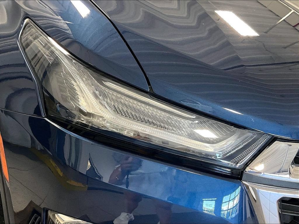 Used 2023 Chevrolet Traverse LT AWD/4WD image 33