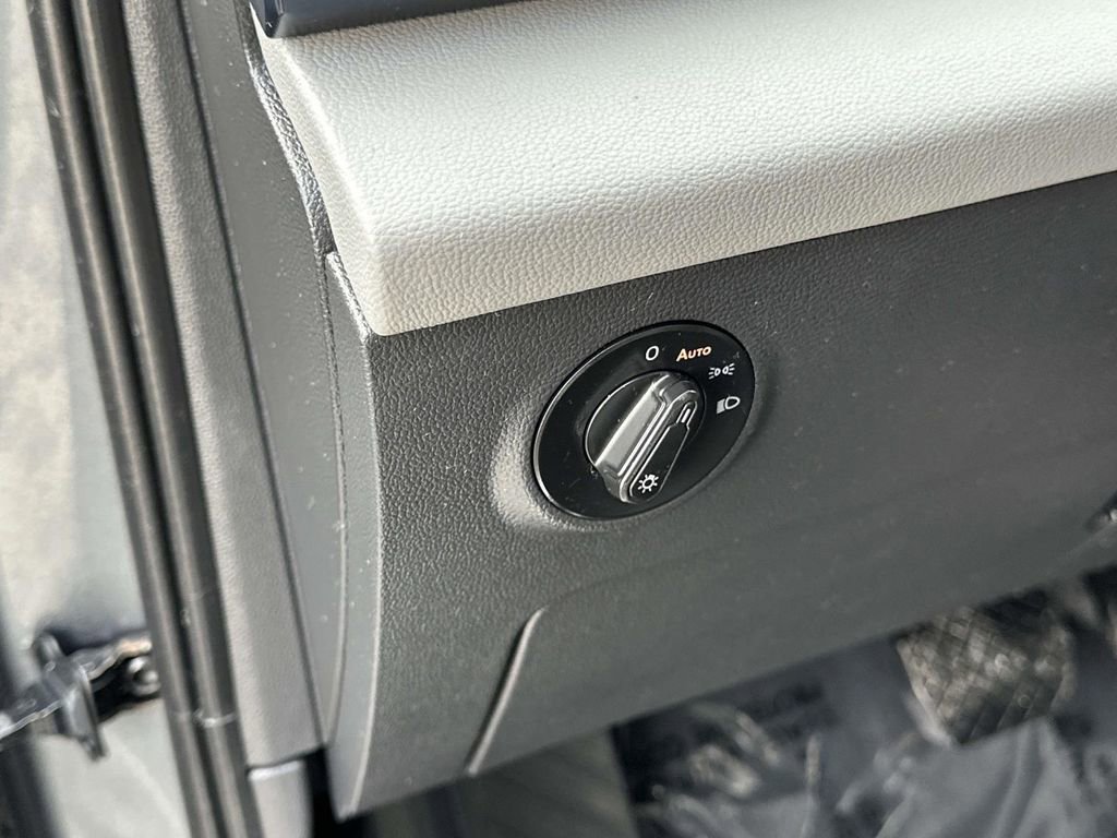 Used 2022 Volkswagen Taos SE image 22