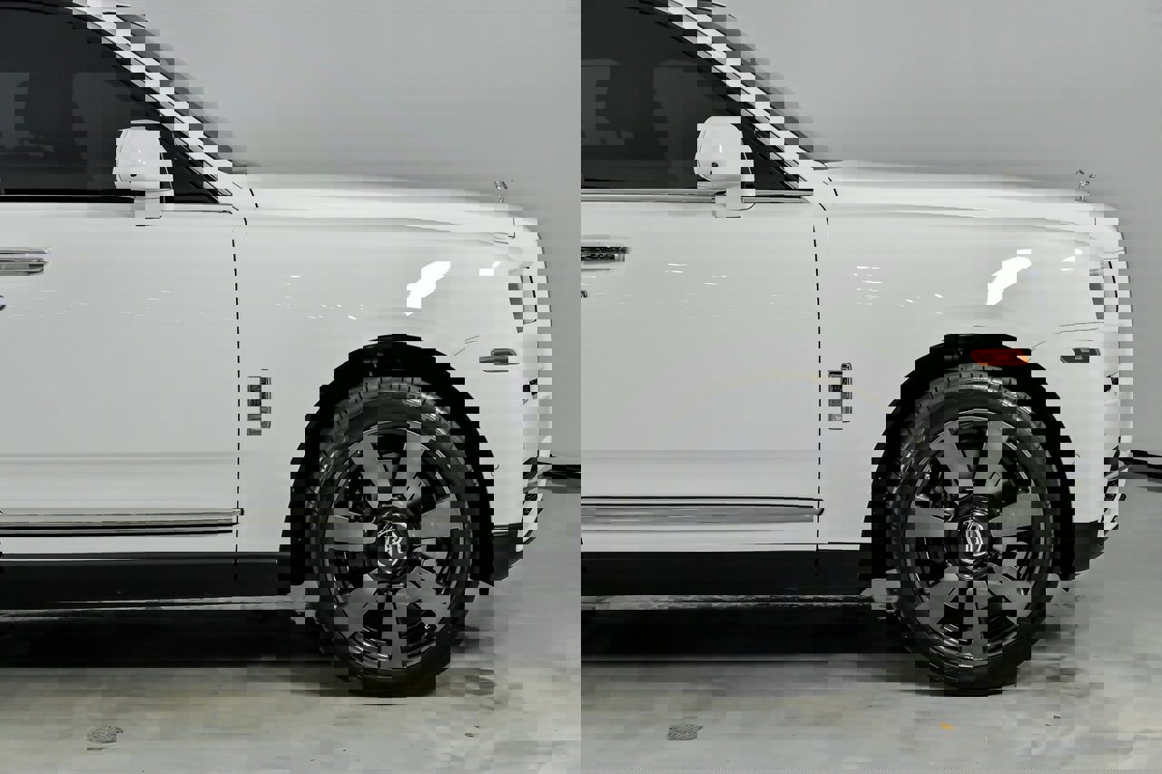 Used 2023 Rolls-Royce Cullinan w/ Leather Finishing Pack image 14