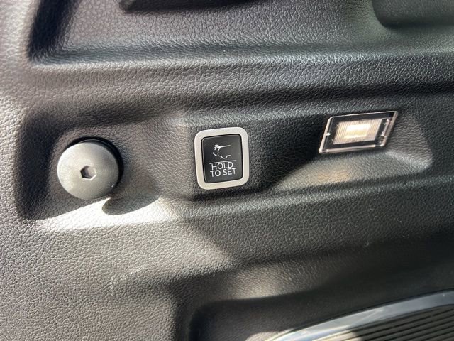 Used 2023 Jeep Grand Cherokee L Limited image 17