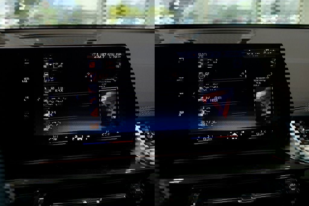 Used 2025 BMW X1 xDrive28i w/ Technology Package image 29