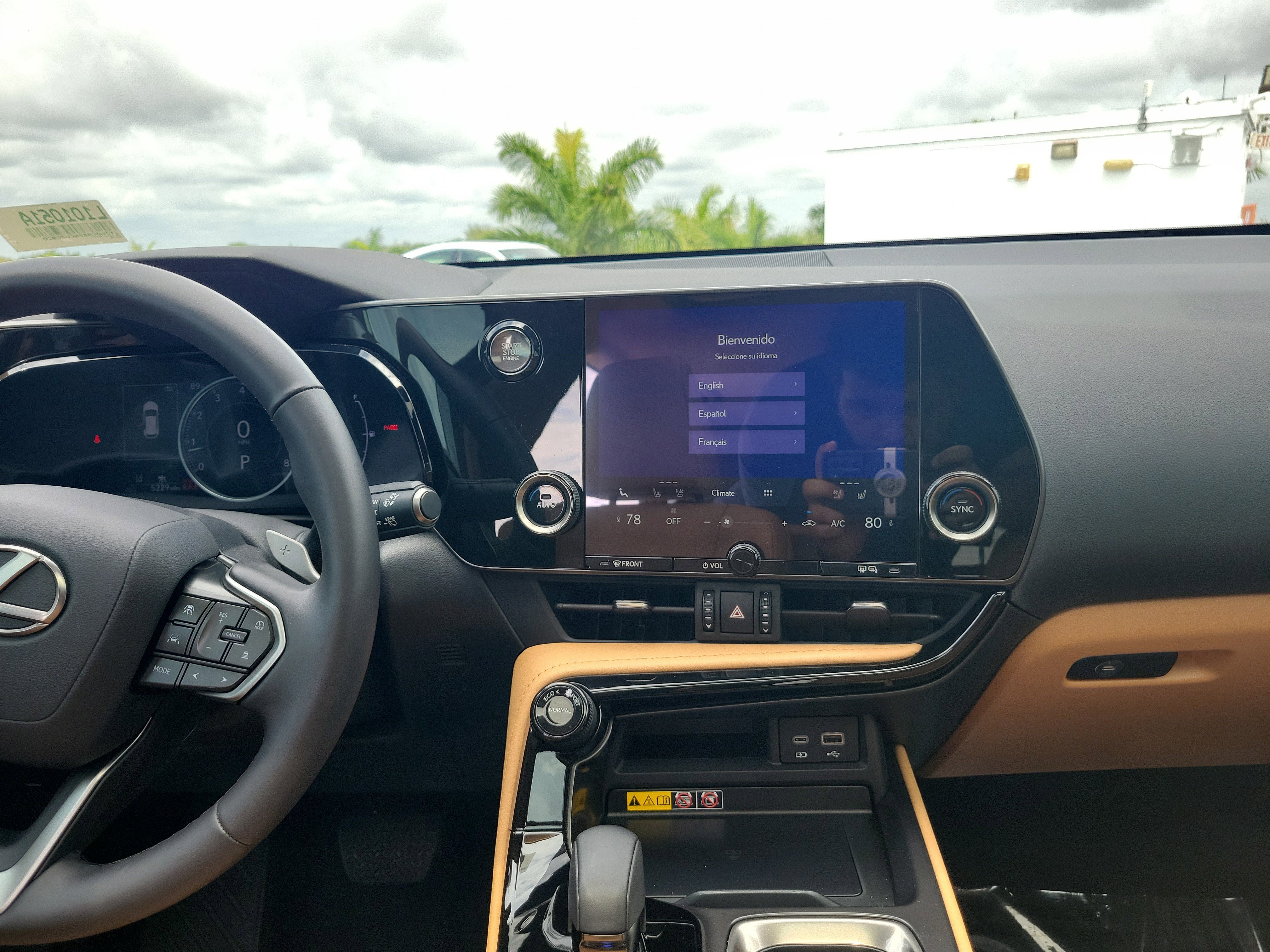Certified 2025 Lexus NX 250 FWD w/ Accessory Package (K3) image 17