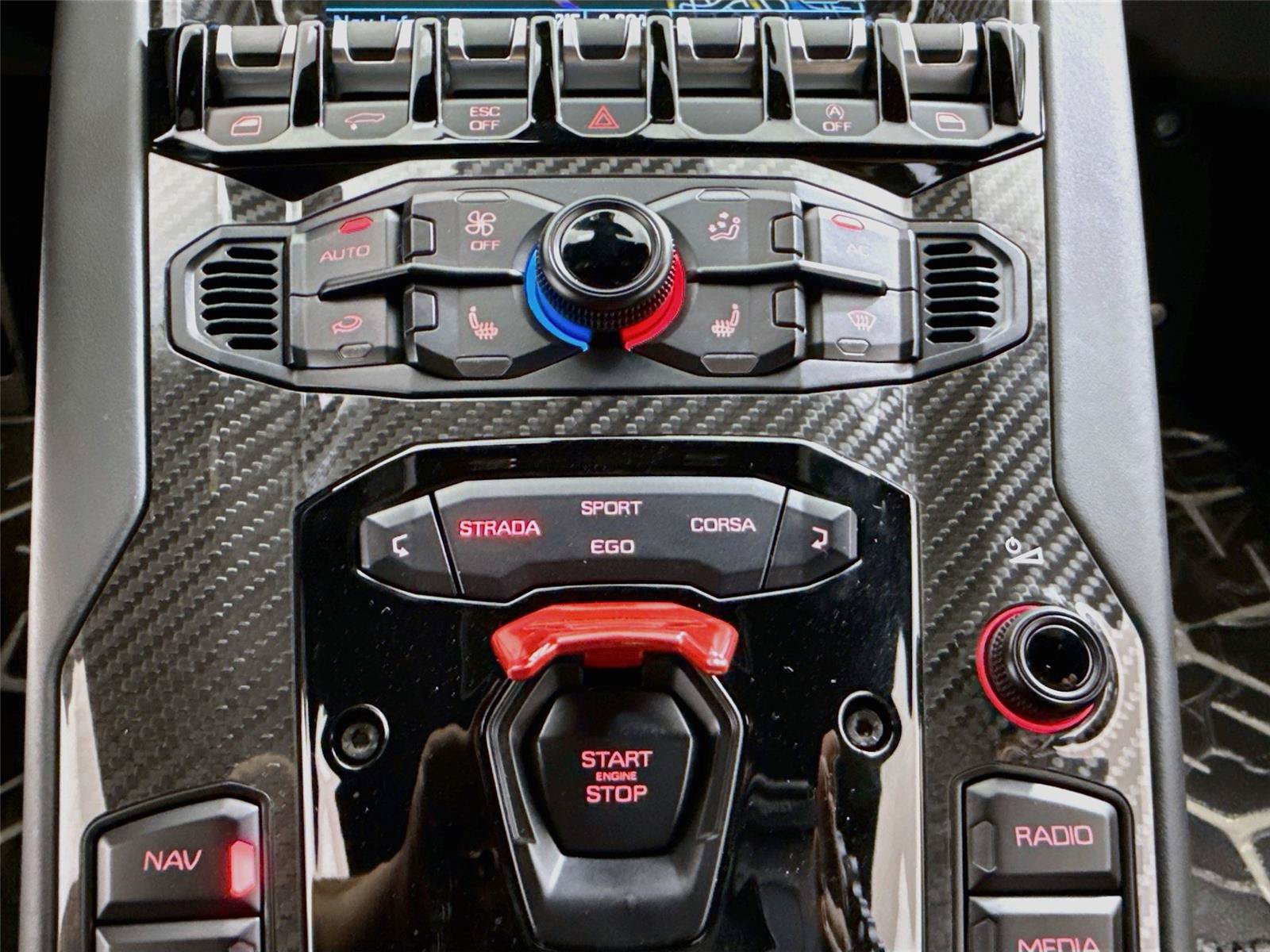 Used 2020 Lamborghini Aventador SVJ AWD/4WD image 18