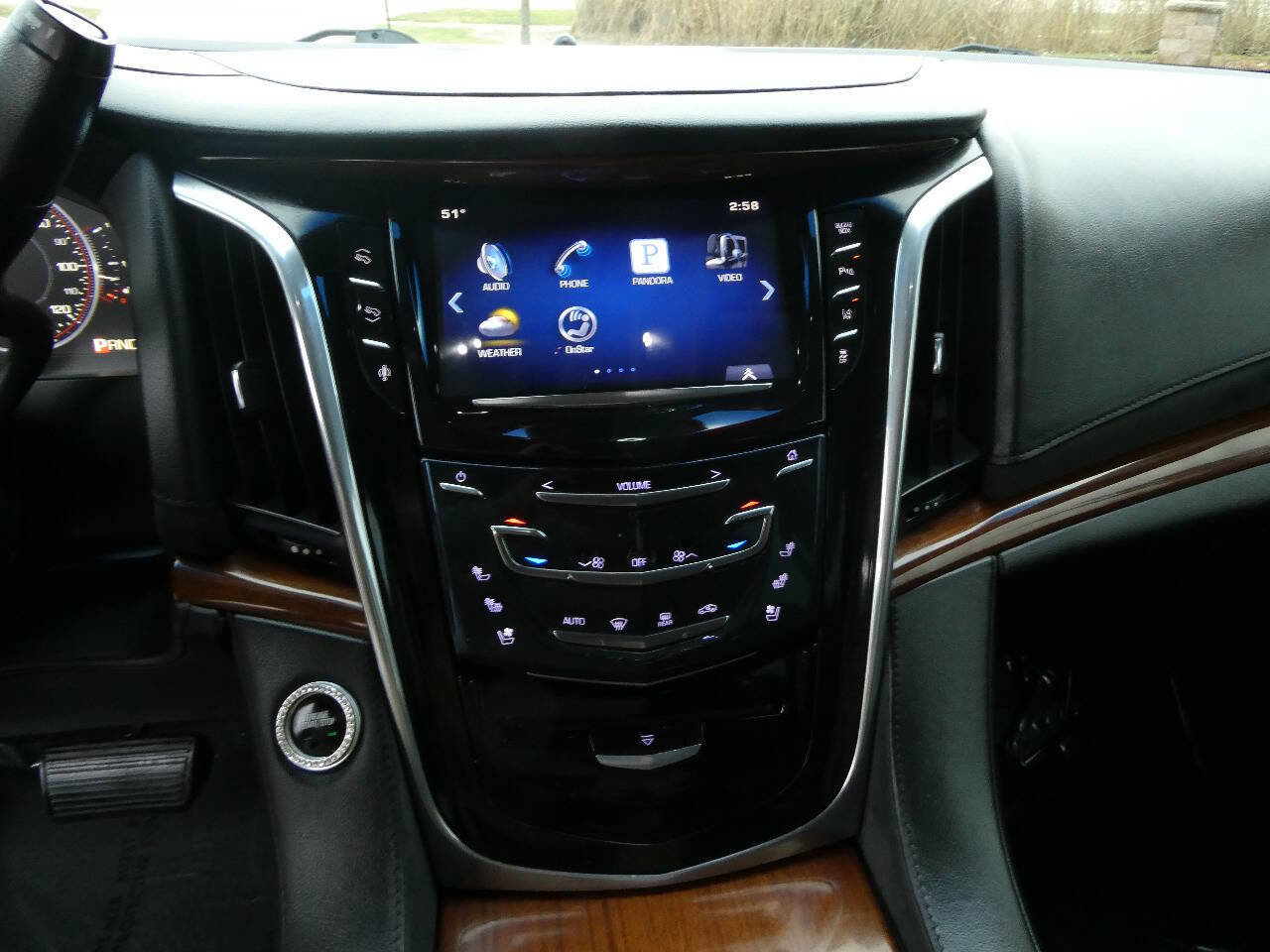Used 2015 Cadillac Escalade ESV Luxury image 16