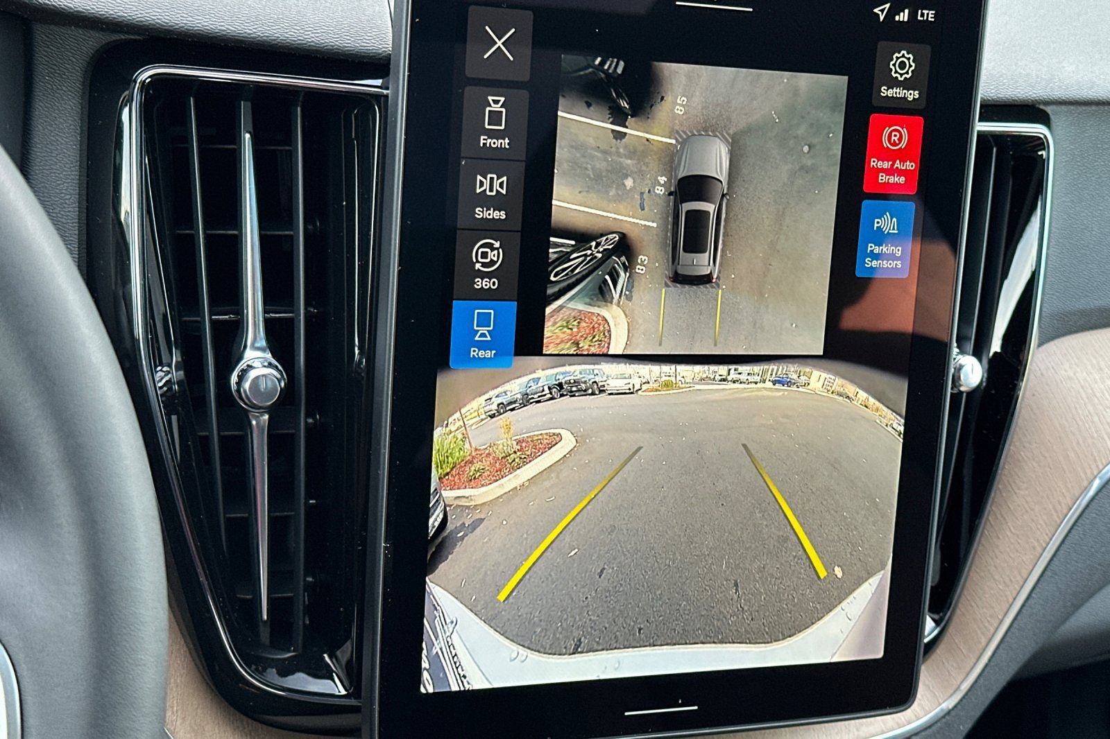 New 2026 Volvo XC60 B5 Plus w/ Climate Package AWD/4WD image 19